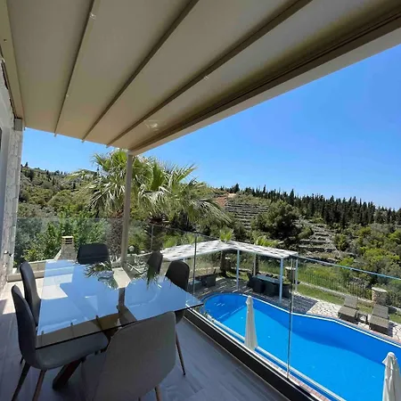 Villasgoudis Evelynn Villa *