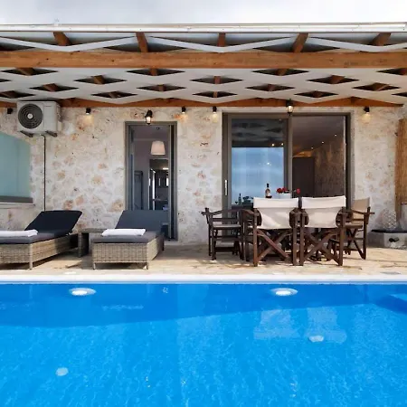 Villasgoudis Evelynn Villa *