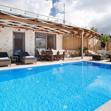 Villasgoudis Evelynn Villa *